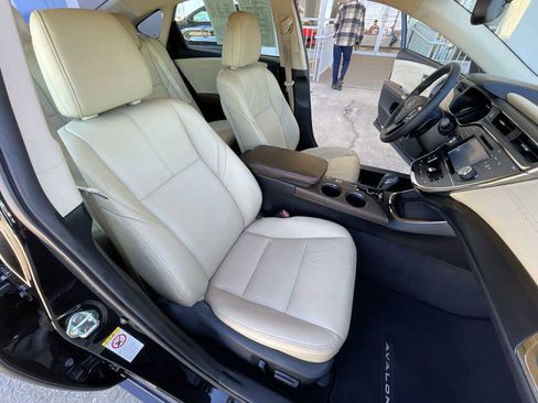 Used 2016 Toyota Avalon Touring image 29