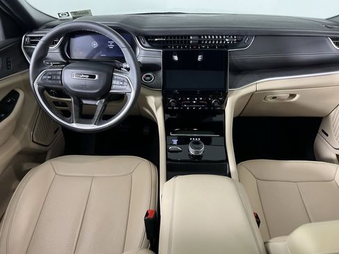 Certified 2024 Jeep Grand Cherokee Limited w/ Luxury Tech Group II image 13