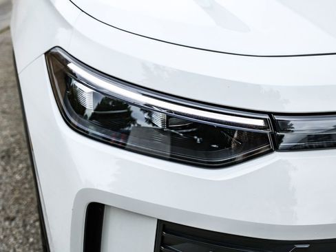 New 2026 Volkswagen Tiguan SE image 13