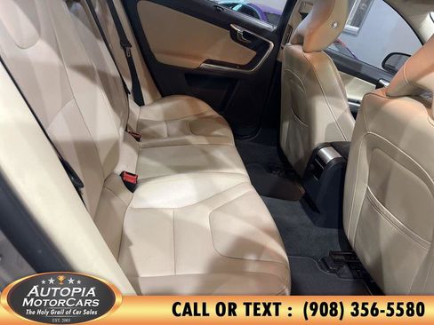 Used 2018 Volvo S60 T5 Inscription image 14