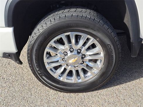 Used 2022 Chevrolet Silverado 2500 High Country w/ Safety Package II image 9