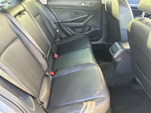 Used 2020 Volkswagen Jetta SE w/ SE Cold Weather Package image 10