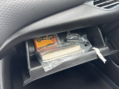 Used 2018 Chevrolet Malibu Hybrid image 27