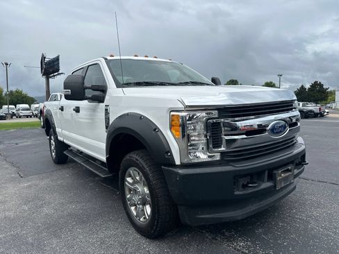 Used 2017 Ford F250 XL w/ Power Equipment Group AWD/4WD image 3