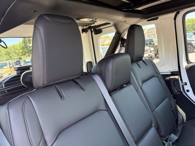 New 2027 Jeep Wrangler Unlimited Sahara AWD/4WD image 32