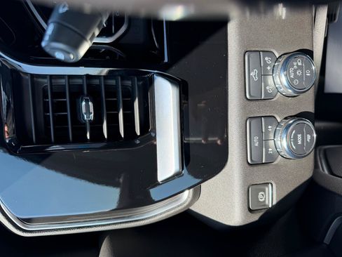 Used 2022 GMC Sierra 1500 Elevation AWD/4WD image 13