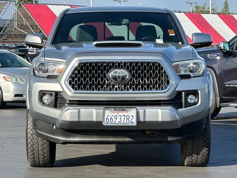 Used 2019 Toyota Tacoma TRD Sport image 10