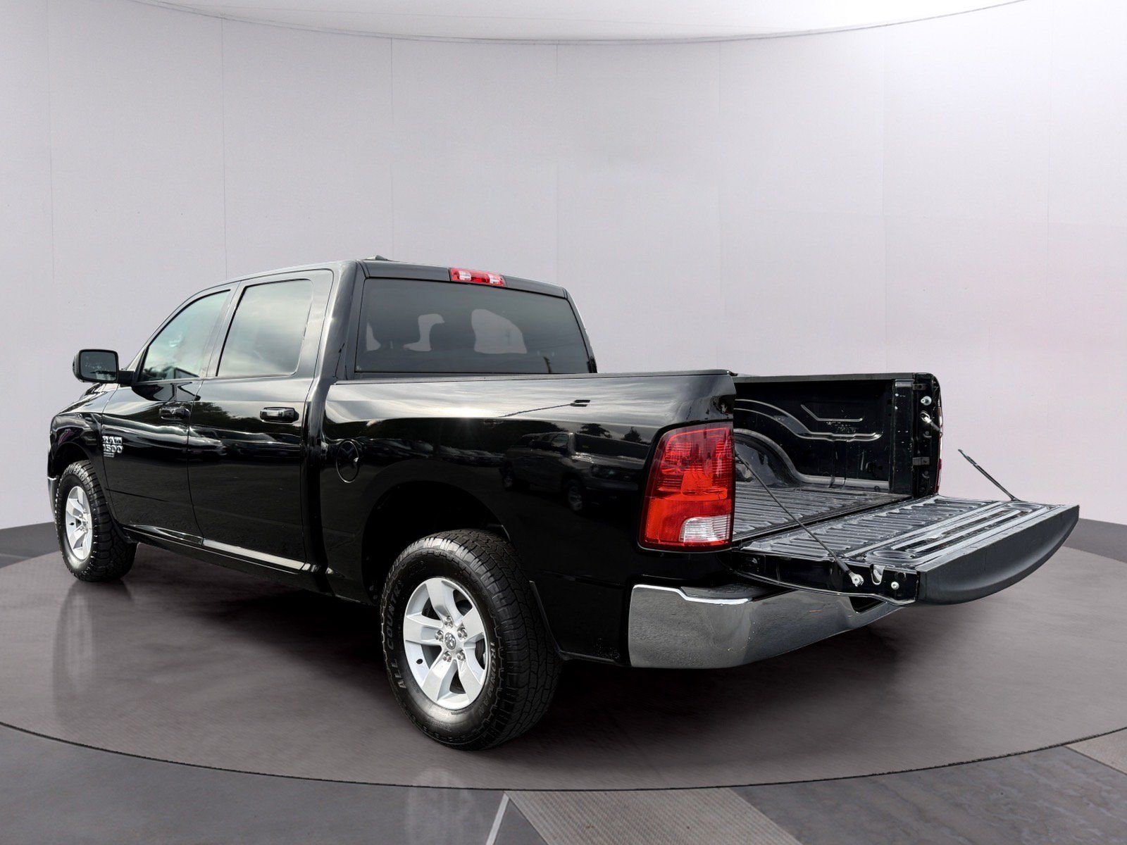 Used 2021 RAM 1500 Classic SLT RWD image 7