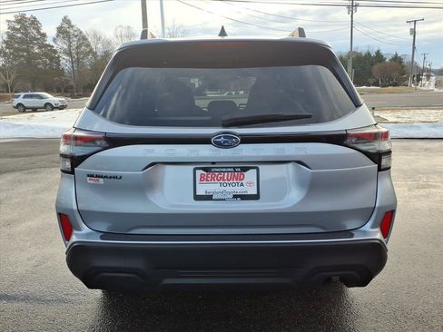 Used 2025 Subaru Forester Premium image 12