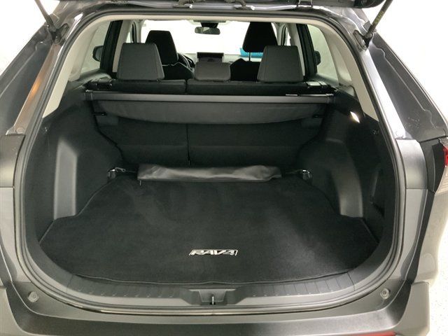 Used 2023 Toyota RAV4 LE AWD/4WD image 8