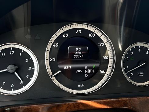 Used 2013 Mercedes-Benz E 350 Sedan image 47