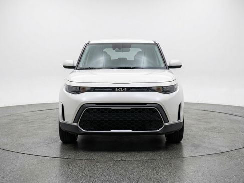 Used 2025 Kia Soul LX w/ LX Technology Package FWD image 2