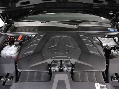 Used 2025 Porsche Cayenne S image 26