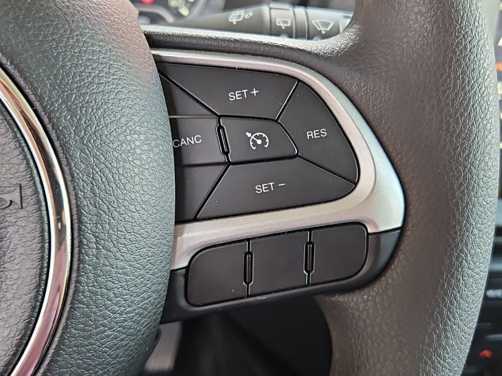 Used 2023 Jeep Renegade Latitude AWD/4WD image 12