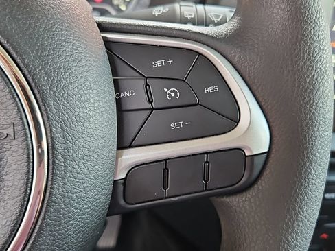Used 2023 Jeep Renegade Latitude AWD/4WD image 12