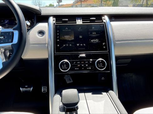 Used 2023 Land Rover Discovery HSE R-Dynamic AWD/4WD image 6