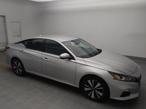 Used 2022 Nissan Altima 2.5 SV FWD image 11