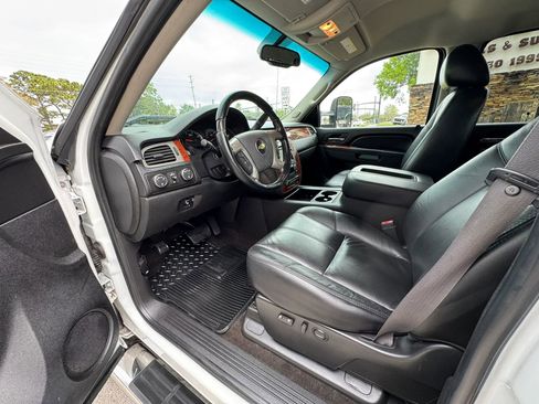 Used 2011 Chevrolet Silverado 2500 LTZ w/ LTZ Plus Package image 9