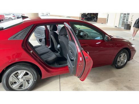 New 2026 Hyundai Elantra SE image 15