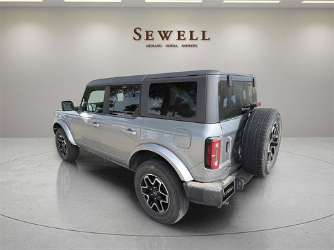 Used 2023 Ford Bronco Outer Banks image 2