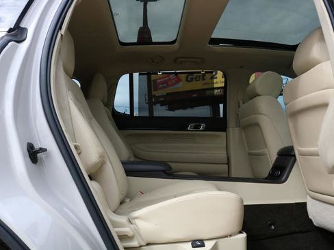 Used 2019 Lincoln MKT AWD image 47