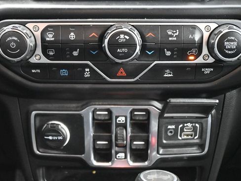 Used 2022 Jeep Wrangler Unlimited Sahara w/ Cold Weather Group AWD/4WD image 23