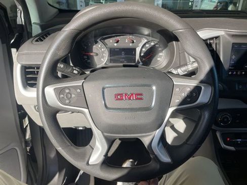 Used 2023 GMC Terrain SLE image 11