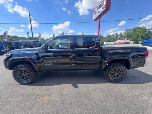 Used 2020 Toyota Tacoma SR5 AWD/4WD image 6