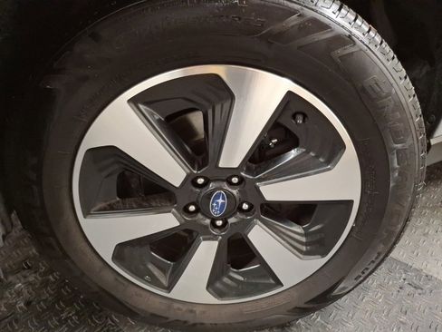 Used 2017 Subaru Forester 2.5i Limited image 3