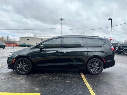 Used 2021 Chrysler Pacifica Touring w/ S Appearance Package image 4