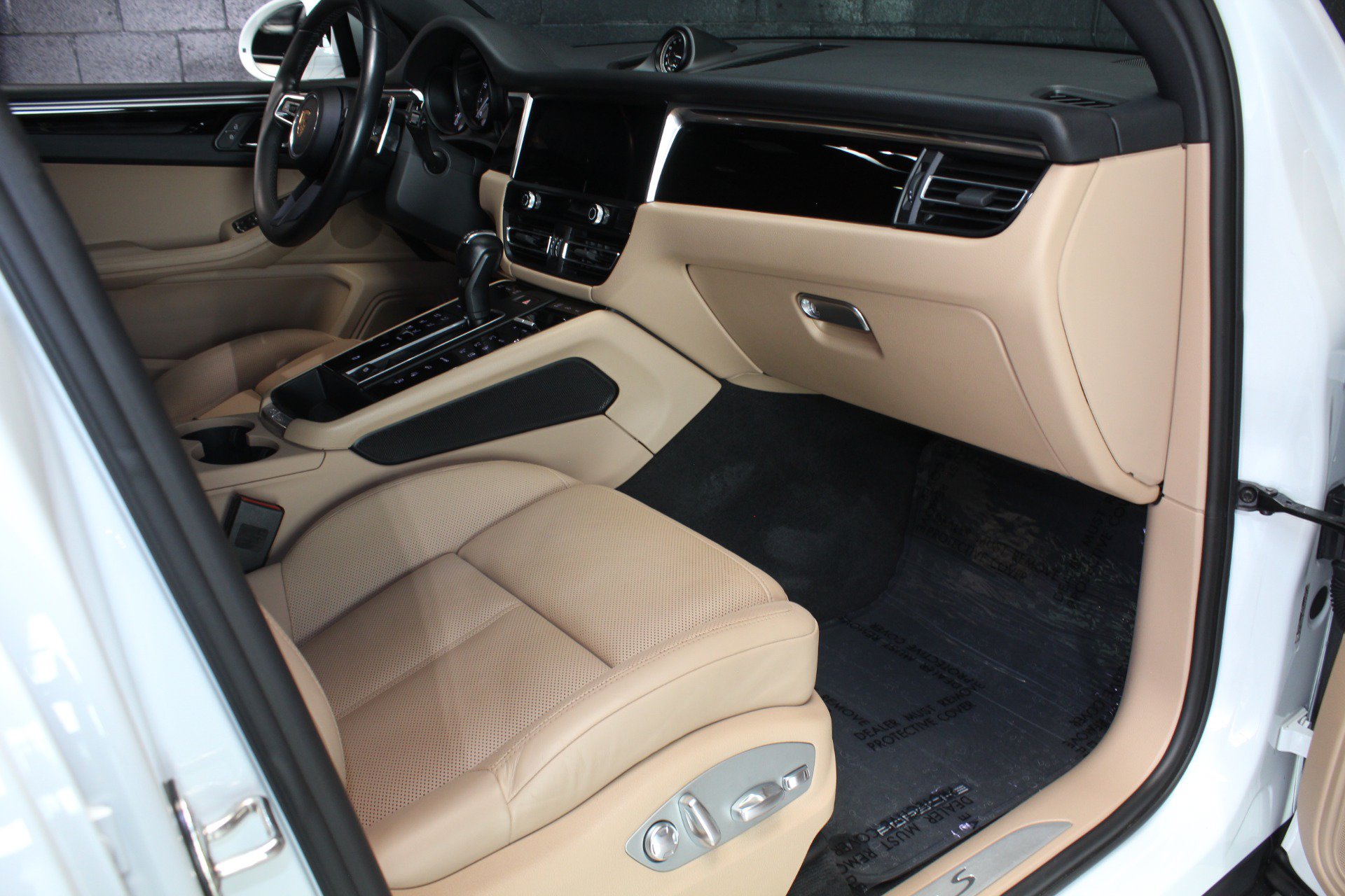 Used 2022 Porsche Macan S AWD/4WD image 53