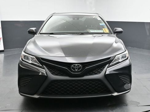 Used 2020 Toyota Camry SE image 3