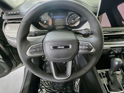 Used 2023 Jeep Compass Limited AWD/4WD image 11