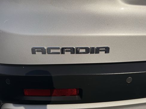 Used 2019 GMC Acadia SLT image 23