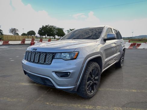 Used 2019 Jeep Grand Cherokee Altitude RWD image 5