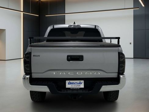 Used 2021 Toyota Tacoma SR5 RWD image 4