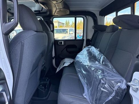 New 2026 Jeep Gladiator Sport image 9