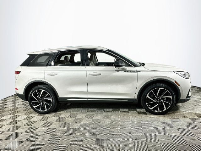 Used 2023 Lincoln Corsair Reserve w/ Equipment Group 201A FWD image 2