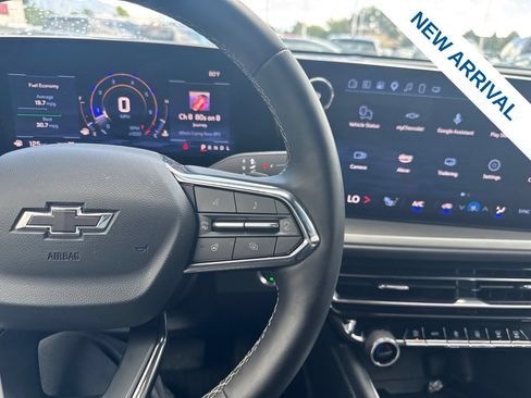 Used 2025 Chevrolet Traverse LT w/ Midnight/Sport Edition AWD/4WD image 23