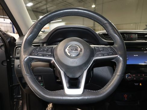 Used 2017 Nissan Rogue SV w/ SV Premium Package image 10