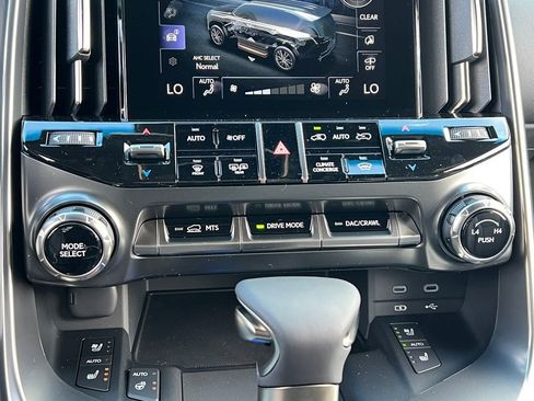 New 2026 Lexus LX 600 4WD w/ Luxury Package image 20