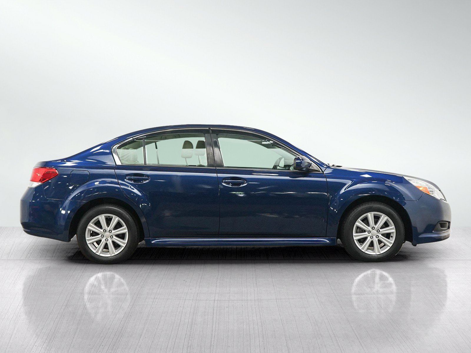 Used 2010 Subaru Legacy 2.5i Premium AWD/4WD image 6