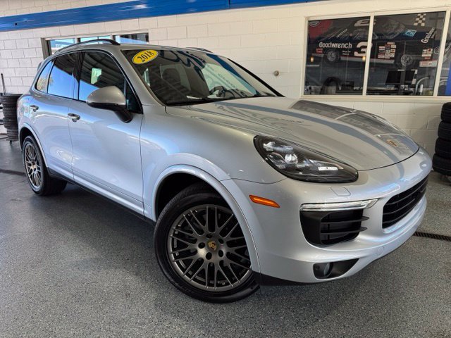 Used 2018 Porsche Cayenne Platinum Edition w/ Premium Package Plus AWD/4WD image 2