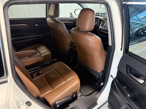 Used 2019 Toyota Highlander Limited image 24