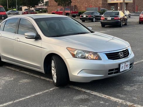 Used 2009 Honda Accord EX image 2