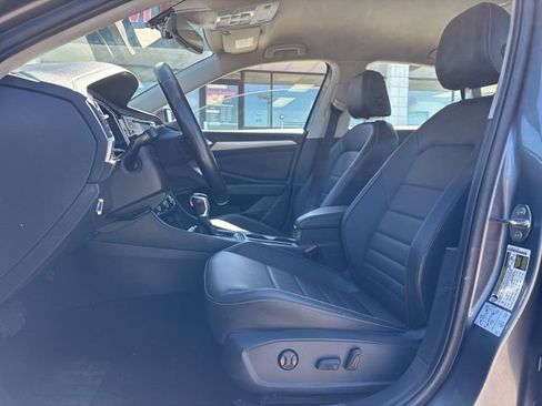 Used 2022 Volkswagen Jetta SE FWD image 12