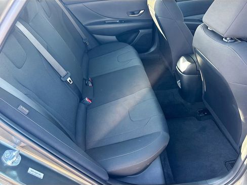 Certified 2025 Hyundai Elantra SE image 25