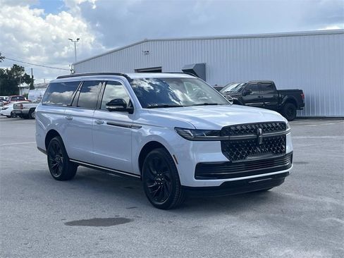 New 2025 Lincoln Navigator L Reserve w/ Jet Appearance Package image 7