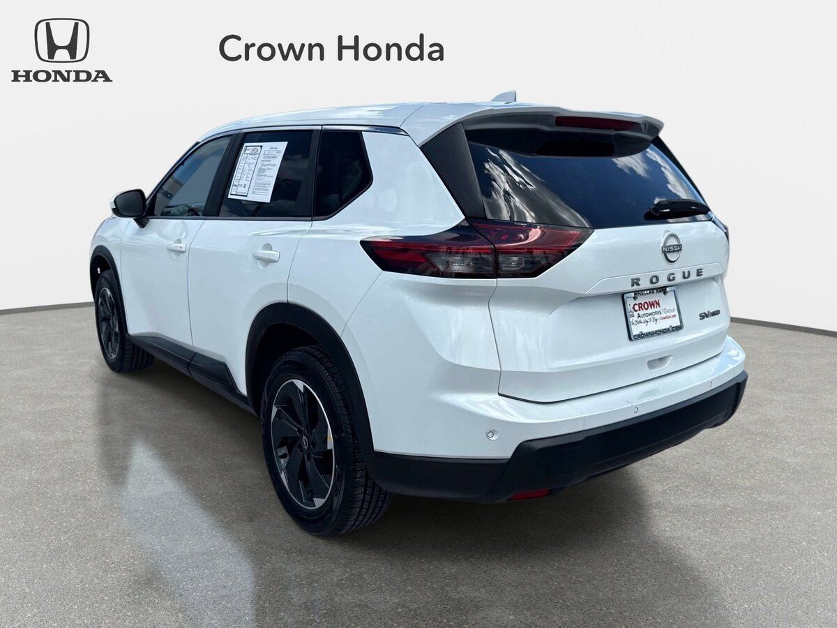 Used 2024 Nissan Rogue SV AWD/4WD image 3