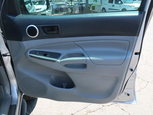 Used 2015 Toyota Tacoma PreRunner w/ SR5 Package RWD image 43